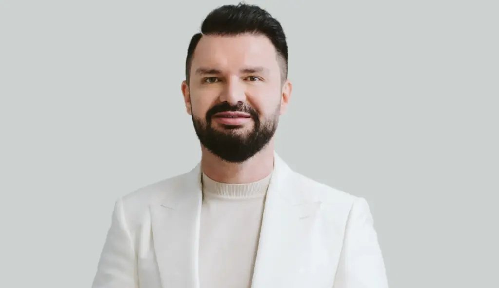 Este CEO Sam Cinkir